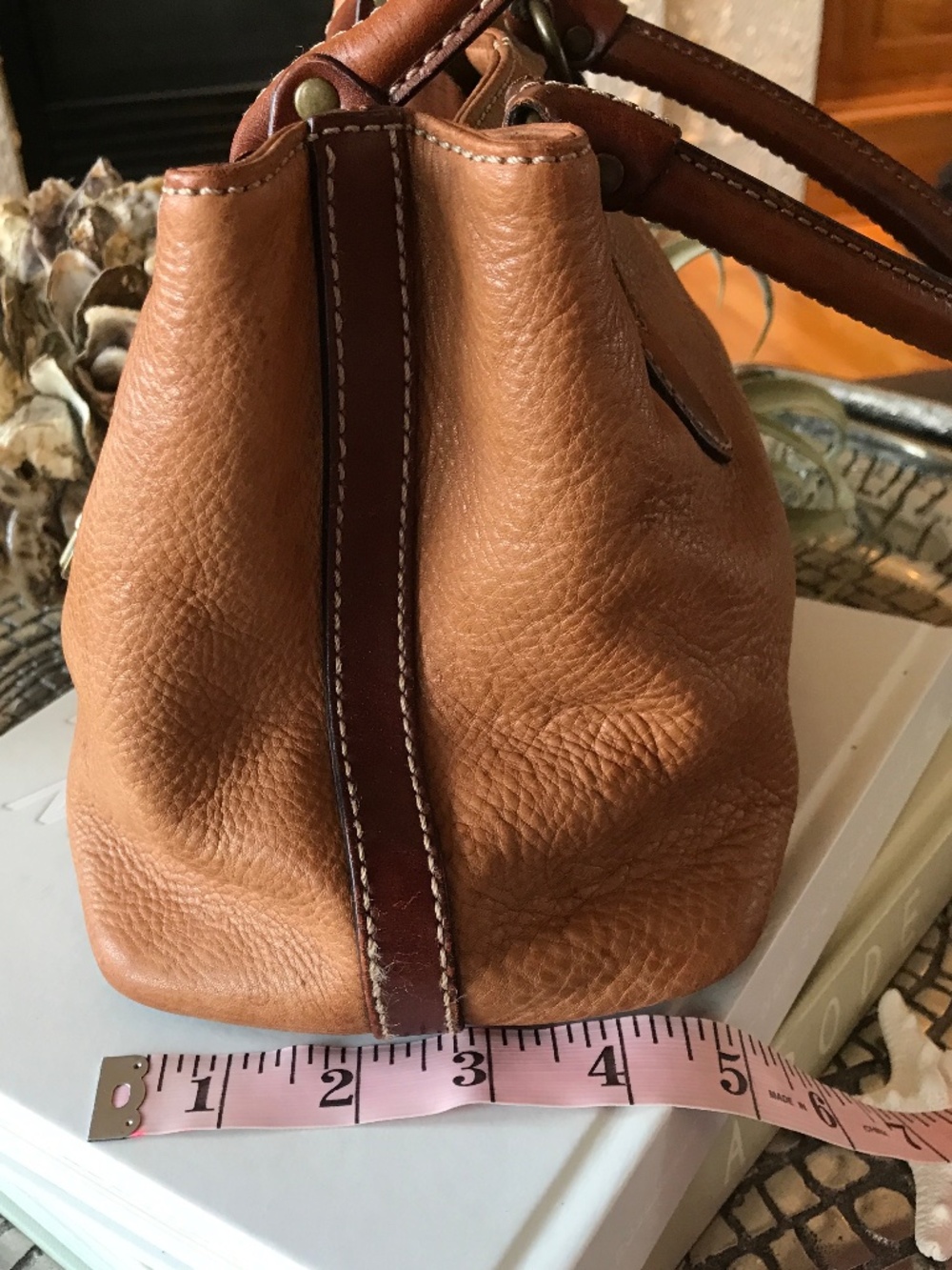 BOHO-CHIC FOSSIL RETRO SMALL LEATHER TOTE WITH ICONIC BRASS KEY CHARM - Picture 16 of 16